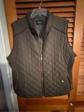 Active USA Olive Quilted Men's Vest with Ribbed Sides